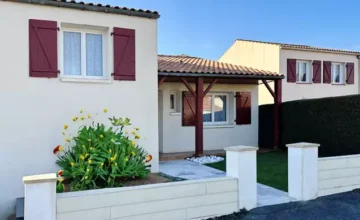 maison avec volet battant rouge